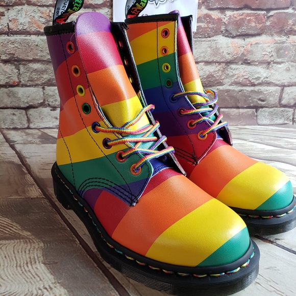Dr. Martens 1460 AirWair "PRIDE" Boots 🆕️🔥🔥 - Picture 8 of 8
